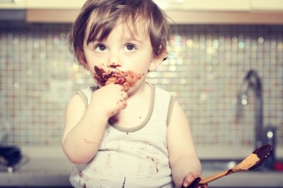 Alimente interzise copiilor! Ce n-ar trebui să le dai să mănânce sub nicio formă