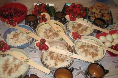 Când cinstim Moșii de vară. Rugăciunea pe care trebuie să o rostești în Sâmbăta Morților