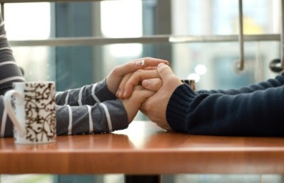 Ce faci dacă partenerul tău este bolnav de cancer. Sfaturi de care să ții cont