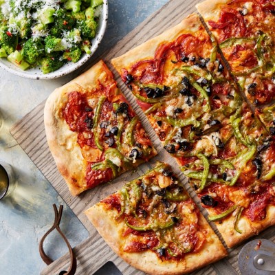 Ce mănânci în Postul Paștelui - pizza cu ardei și măsline, un deliciu ușor de pregătit
