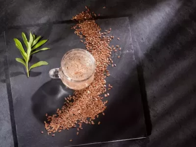 Ce se întâmplă în organismul tău dacă bei apă cu semințe de in și lămâie