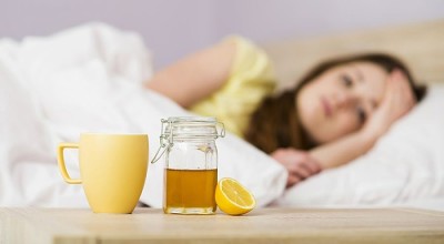 Cele mai eficiente remedii naturiste pe bază de miere pentru răceală