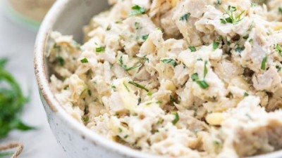 Cum faci cea mai bună salată de pui. Rețeta pe care trebuie să o încerci și tu