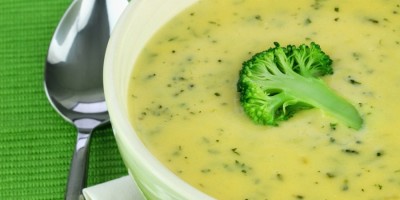 Cum faci cea mai bună supă cremă cu broccoli. Ingredientul care-i dă un plus de savoare