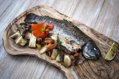 Cum prepari păstrăvi mănăstirești! Rețeta preferată a măicuțelor din Neamț