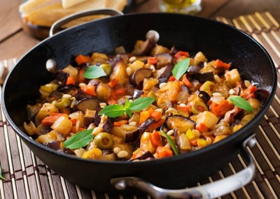 Ghiveci de legume la cuptor, un preparat delicios și ușor de făcut