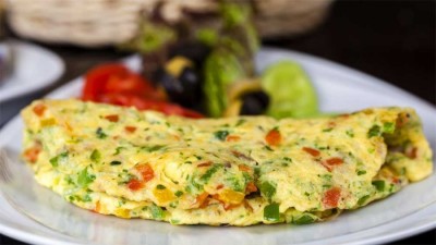 Omletă cu dovlecei la cuptor, ideală pentru micul dejun