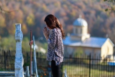 Rugăciunea pe care trebuie să o rostești dacă ai pierdut pe cineva drag. Îți va aduce alinare