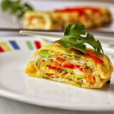 Ruladă de ou și legume, ideală pentru micul dejun