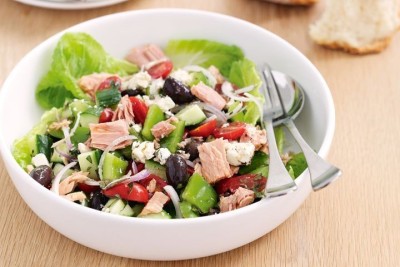 Salată mediteraneană de ton! De ce să consumi acest tip de pește 