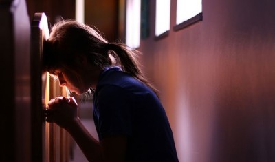 Scapă de depresie! Rugăciunea pe care trebuie să o citești trei zile de vineri la rând, ca să-ți regăsești liniștea