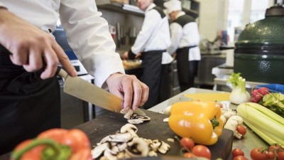 Se poate transmite coronavirusul prin mâncare ori ambalaje? Iată cum te poți proteja