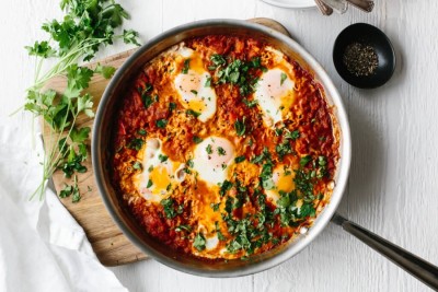 Shakshuka - ouă în sos de roșii, perfectă pentru micul dejun! Cum se prepară