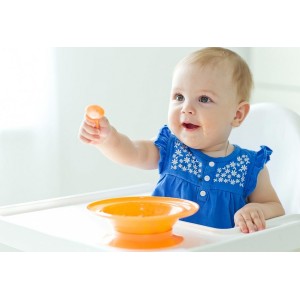 Alimente pe care n-ar trebui să i le dai niciodată unui bebeluș. Sunt mai periculoase decât crezi