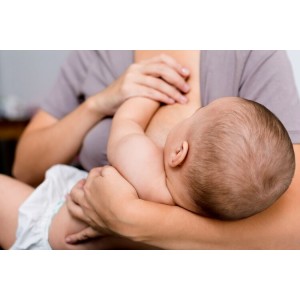 Cum crești producția de lapte matern. Alimente pe care trebuie să le incluzi în dietă