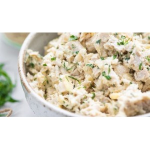 Cum faci cea mai bună salată de pui. Rețeta pe care trebuie să o încerci și tu