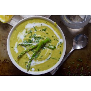 Cum faci cea mai bună supă cremă de sparanghel. E delicioasă și benefică pentru sănătate