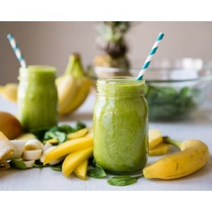 De ce să consumi smoothie-uri din fructe și iaurt. Beneficiile pe care le au asupra sănătății
