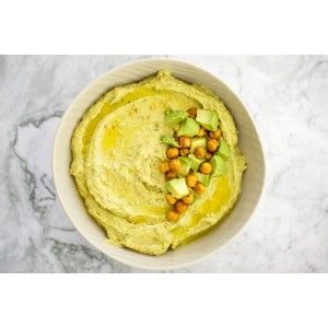 Hummus de avocado cu crudități, o rețetă demențială