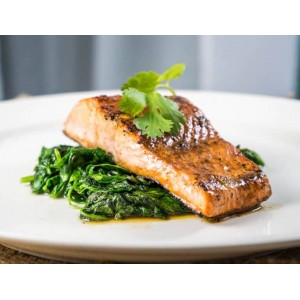 Pur și simplu delicios! Somon cu sos de spanac, o rețetă ușoară și foarte gustoasă