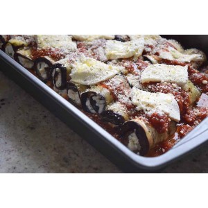 Rulouri de vinete coapte cu mozzarella, un deliciu perfect pentru vară