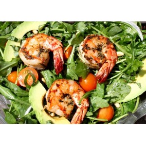 Salată cu avocado și creveți picanți, o rețetă pe care o gătești rapid