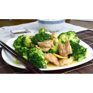 Sănătos și gustos! Pui cu broccoli, un preparat ce se gătește super repede