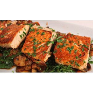 Somon la cuptor cu spanac și ciuperci, cea mai simplă rețetă pe care o poți încerca